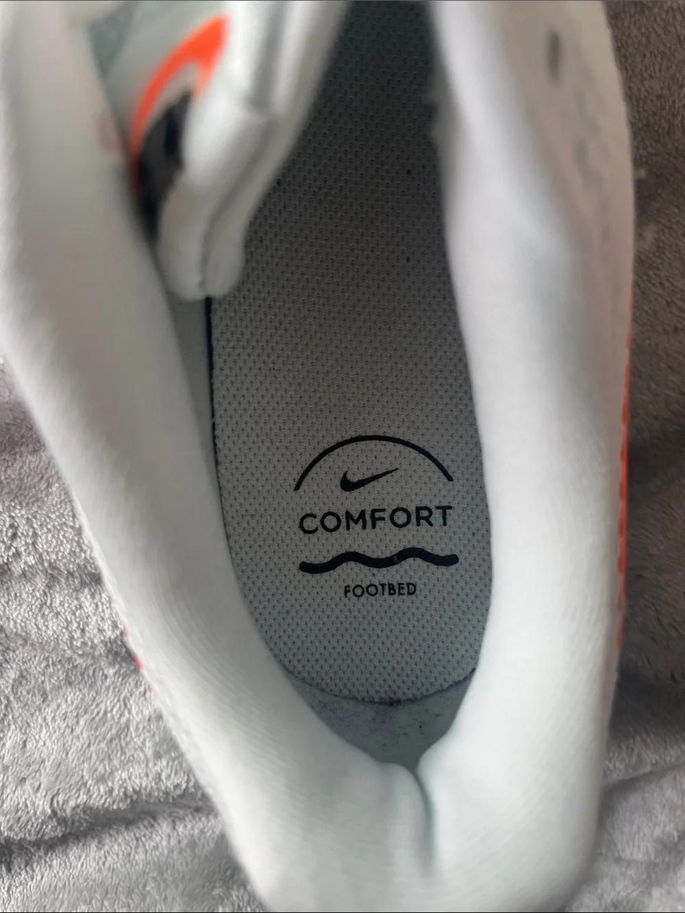 Nike Men’s Lightweight Sneakers in White and Orange